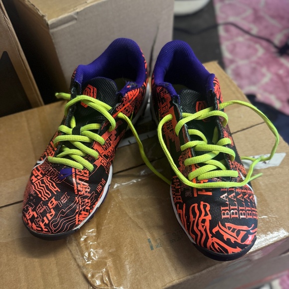 Vapor Edge Cleats - Soccer and Baseball - Nike Size 6 Youth - Picture 1 of 5